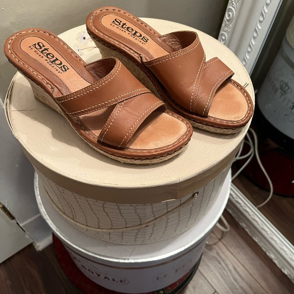 STEPS HUSH PUPPIES SLIP ONS - Picture 2 of 4